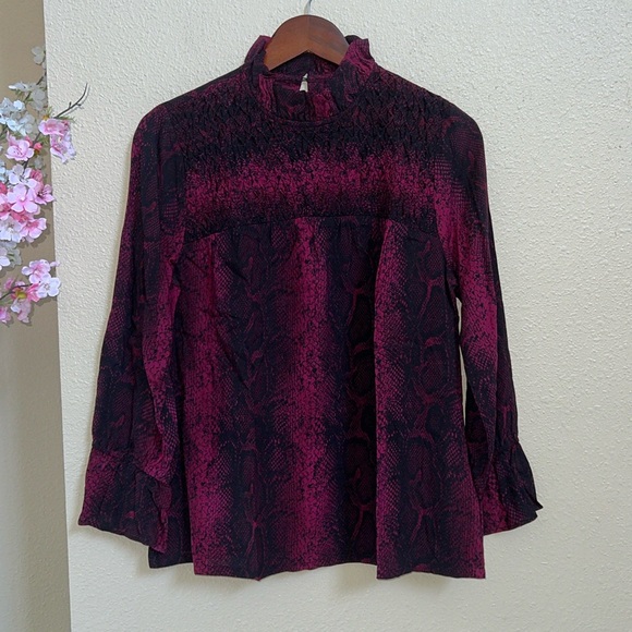 Liza Byrd Snake Print Top - Picture 1 of 4